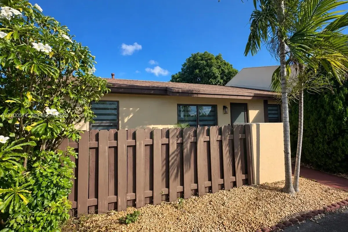 11101 SW 122nd Ct, Miami: photo 1 of 17