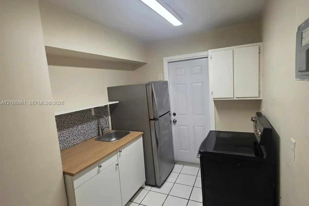 1105 SW 15th Ter #4, Fort Lauderdale: photo 1 of 3