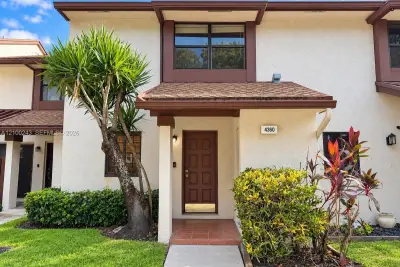 4360 N Carambola Cir N, Coconut Creek: photo 1 of 30