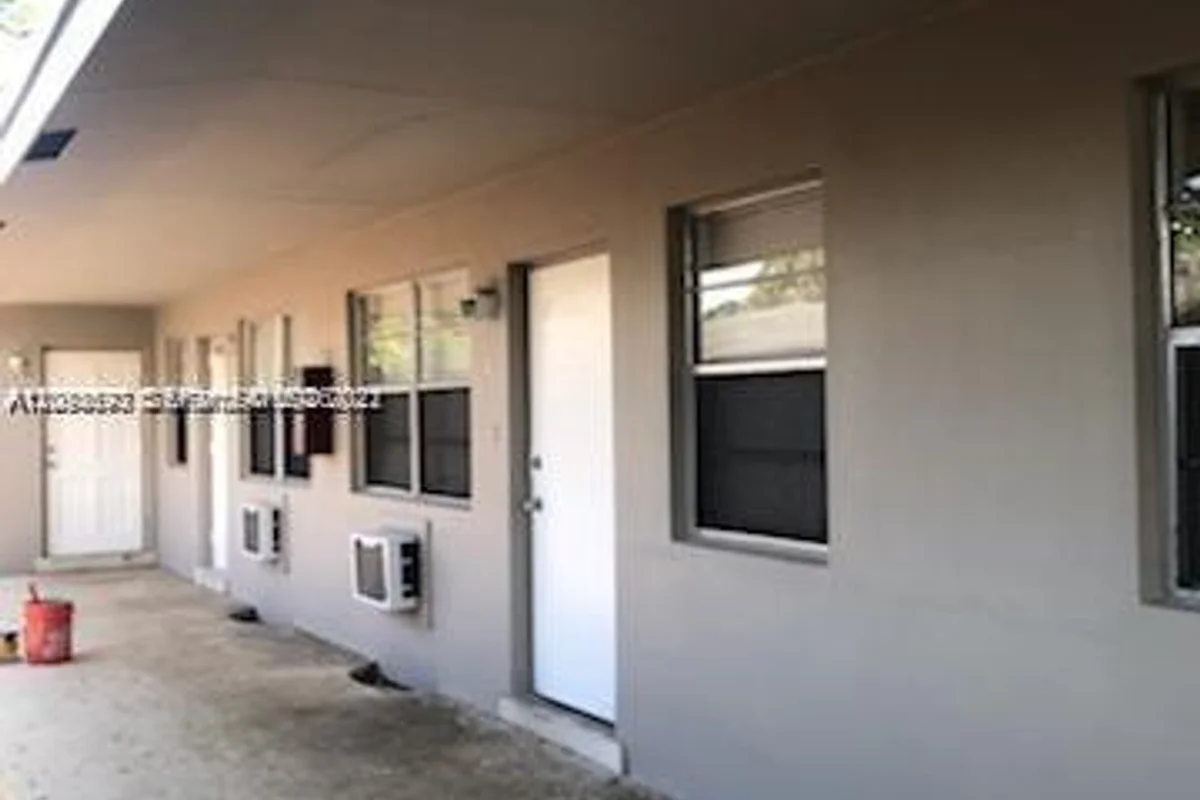 1204 NE 5th Ave, Fort Lauderdale: photo 1 of 19