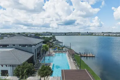15965 NW 91st Ct, Miami Lakes: photo 1 of 51