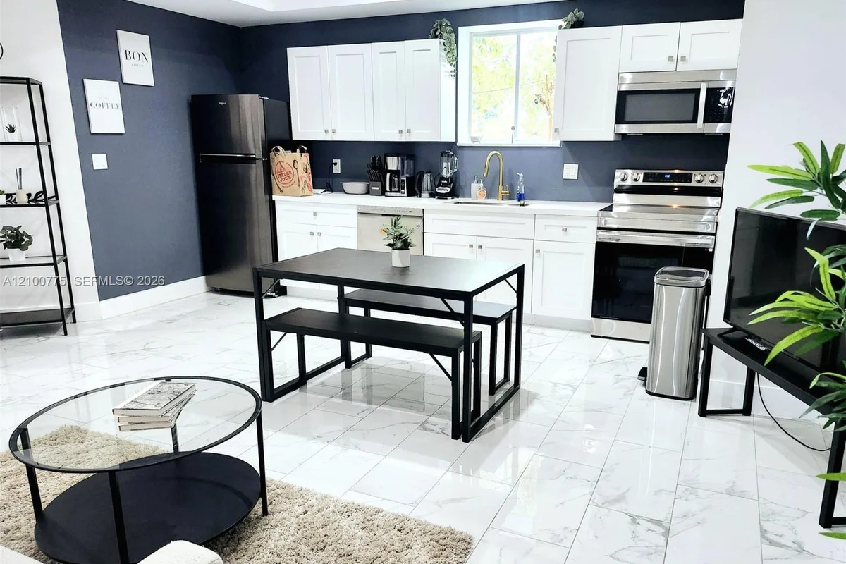 1860 NW 24th Ave #301, Miami: photo 1 of 21