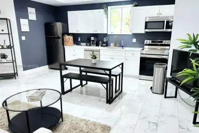 1860 NW 24th Ave #301, Miami: photo 1 of 21