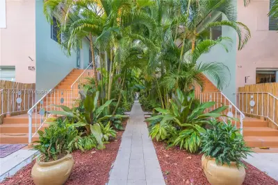 1127 Meridian Ave #6, Miami Beach: photo 1 of 34