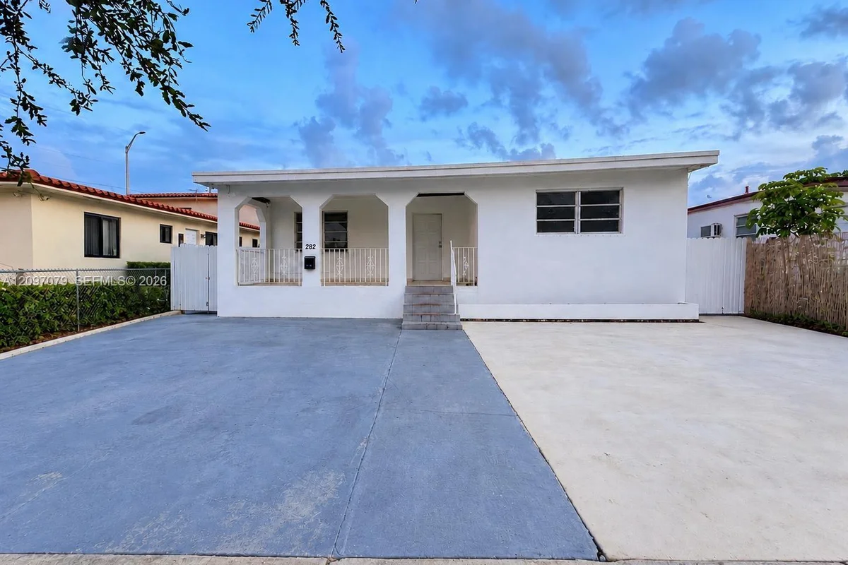 282 E 19th St, Hialeah: photo 1 of 17