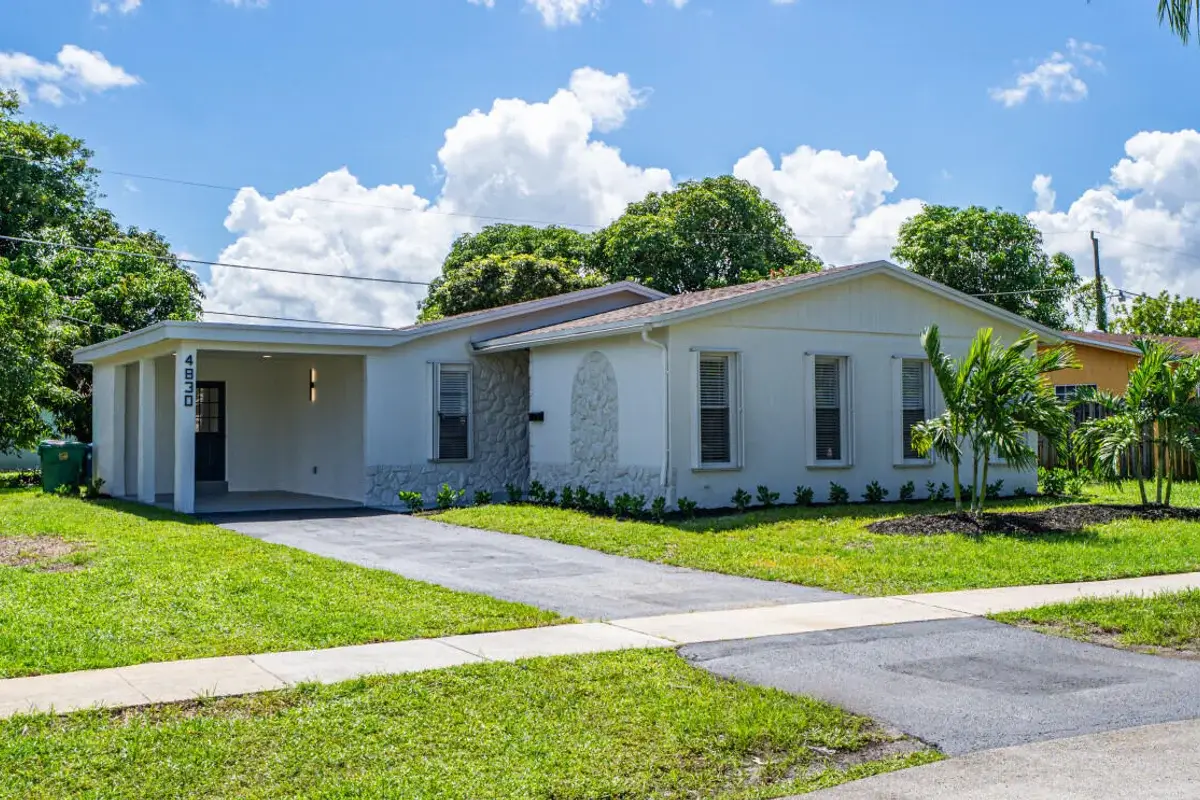 4830 NW 18th St, Lauderhill: photo 1 of 26