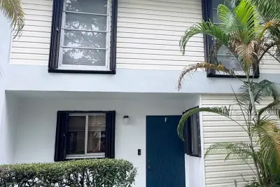 3321 Farragut St #7F, Hollywood: photo 1 of 25