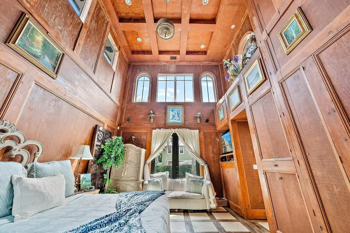 245 Arlington Rd, West Palm Beach: photo 1 of 59