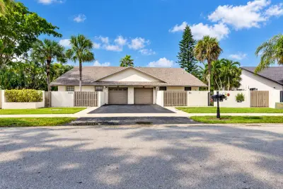 568 SW 28th Ave, Delray Beach: photo 1 of 77