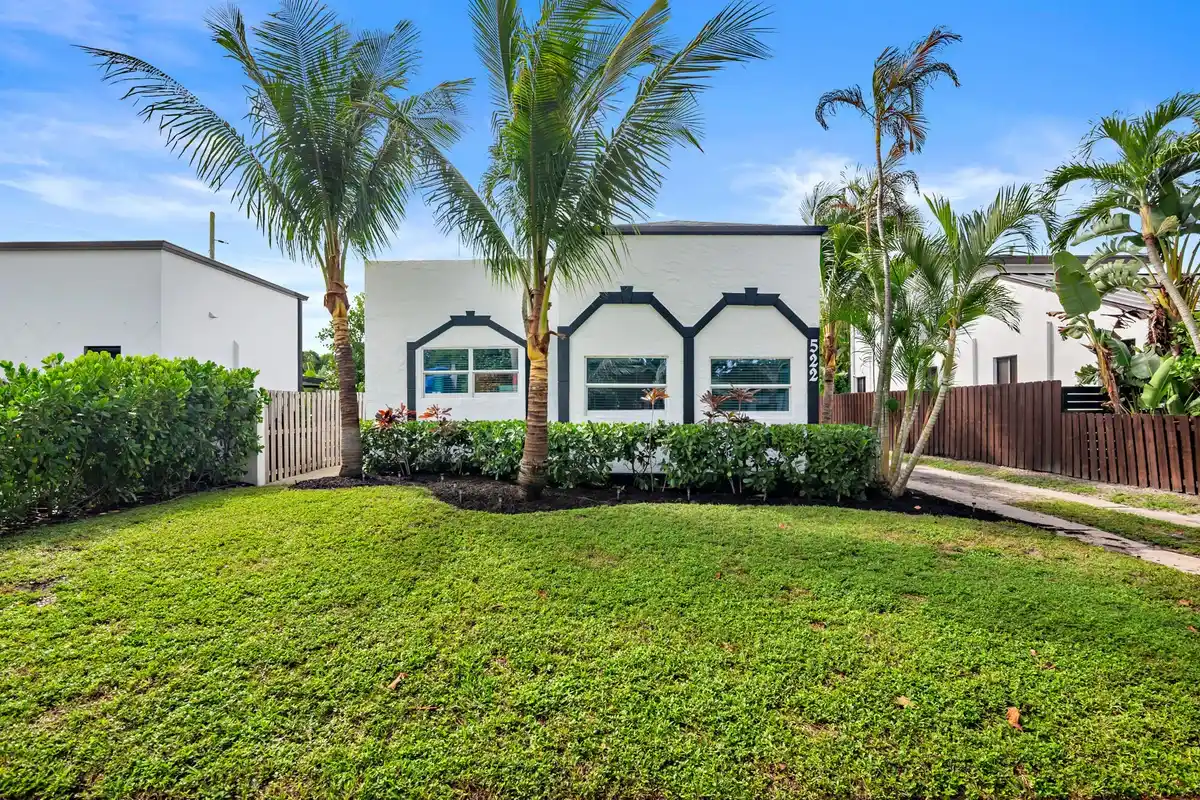 522 Upland Rd, West Palm Beach: photo 1 of 24