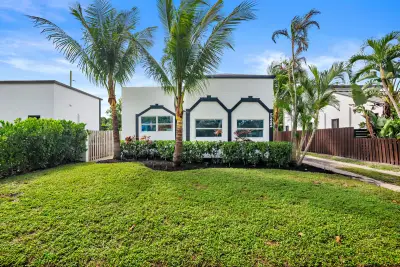 522 Upland Rd, West Palm Beach: photo 1 of 24