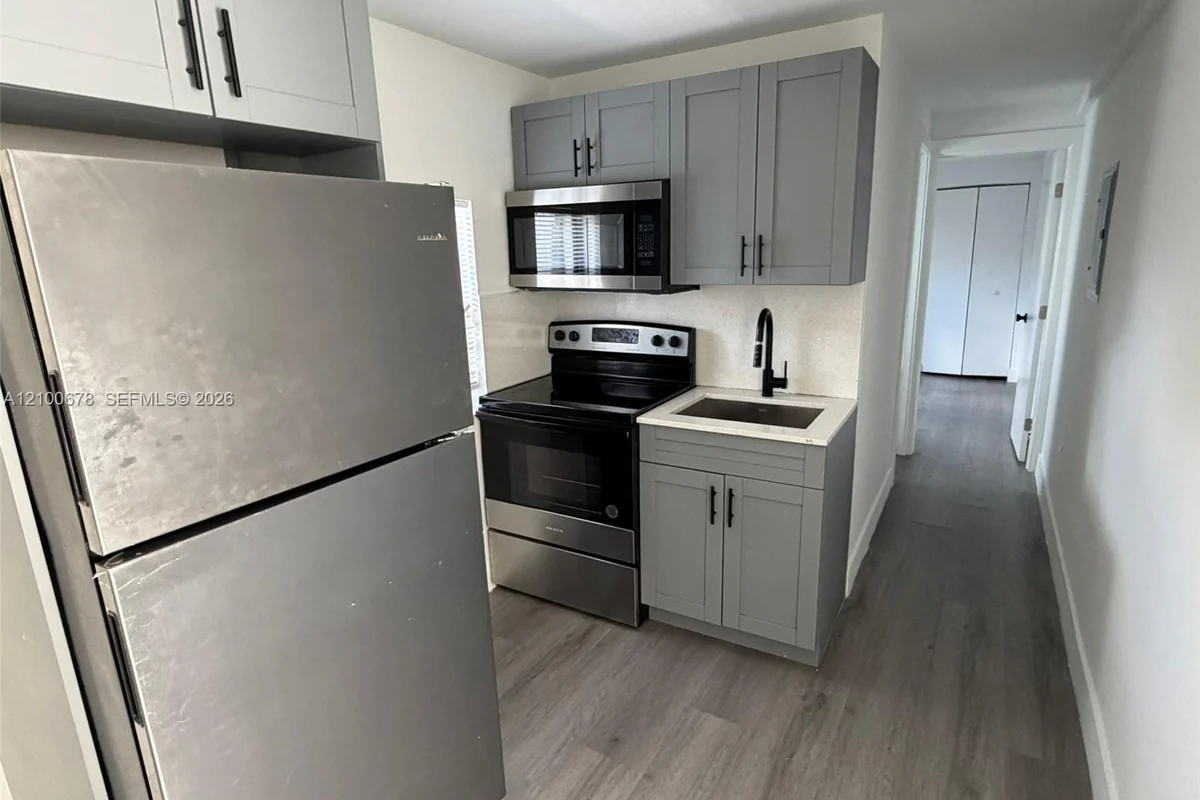 628 SW 21st Ave #4, Miami: photo 1 of 10