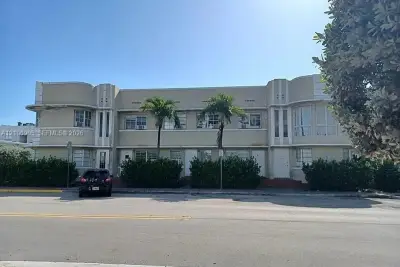 1455 Michigan Ave #2, Miami Beach: photo 1 of 6