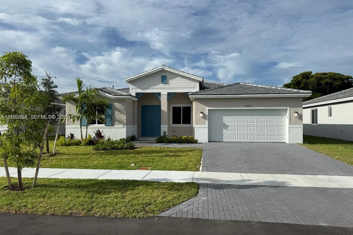1828 NE 1st St, Homestead: photo 1 of 19