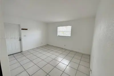 2534 NW 139th St #3, Opa-locka: photo 1 of 7