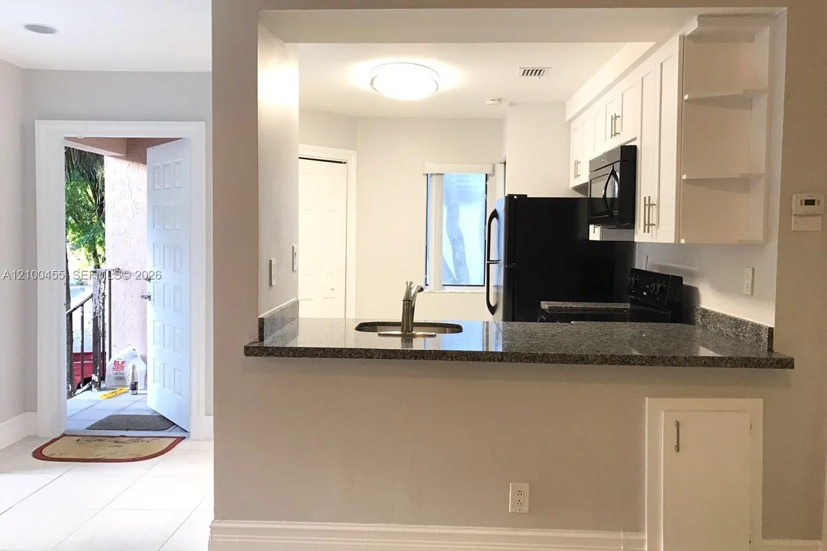 13902 SW 91st Ter, Miami: photo 1 of 25