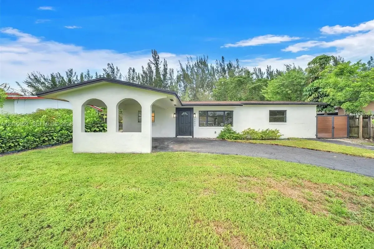 5450 SW 55 Ave, Davie: photo 1 of 37