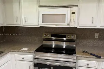 1420 SW 28th Ave #6, Boynton Beach: photo 1 of 14