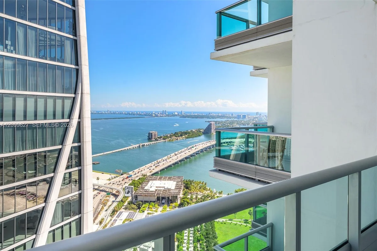 900 Biscayne Blvd #5310, Miami: photo 1 of 31