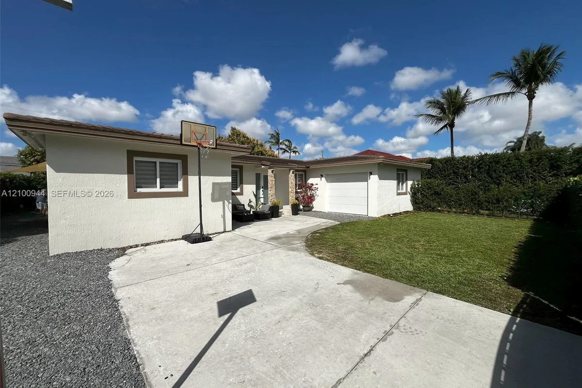 9975 NW 27th Ter, Doral: photo 1 of 14