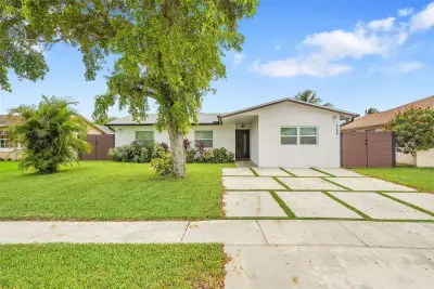 7506 SW 7th Ct, North Lauderdale: photo 1 of 18