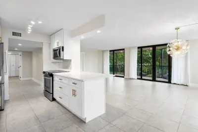 800 Jeffery St #201, Boca Raton: photo 1 of 25