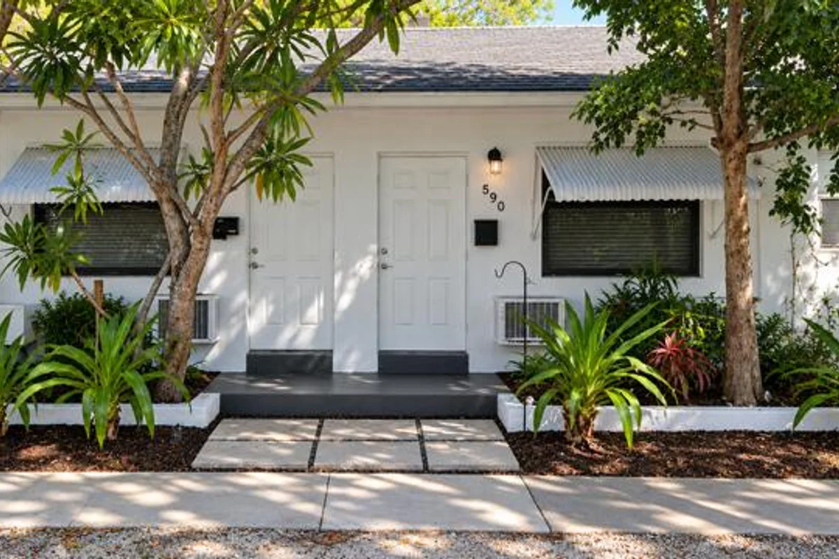 590 NE 15th Ave, Fort Lauderdale: photo 1 of 8