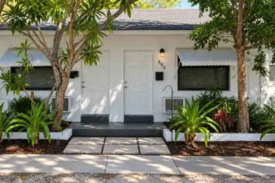 590 NE 15th Ave, Fort Lauderdale: photo 1 of 8