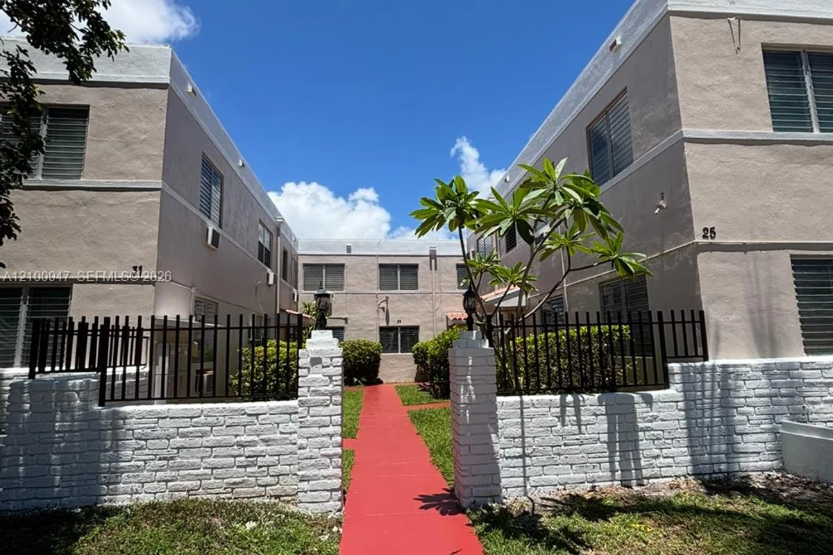29 Navarre Ave #6, Coral Gables: photo 1 of 6