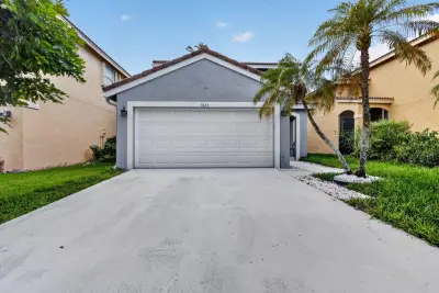 7823 Springfield Lake Dr, Lake Worth: photo 1 of 60