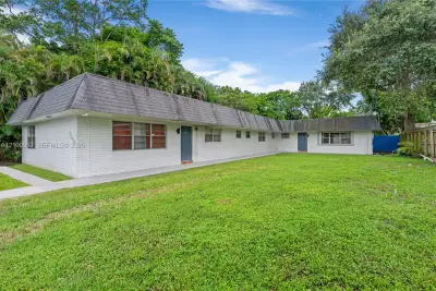 4546 SW 51st St, Dania Beach: photo 1 of 32