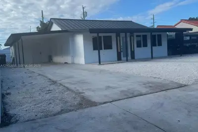 841 NE 4th Pl, Hialeah: photo 1 of 18