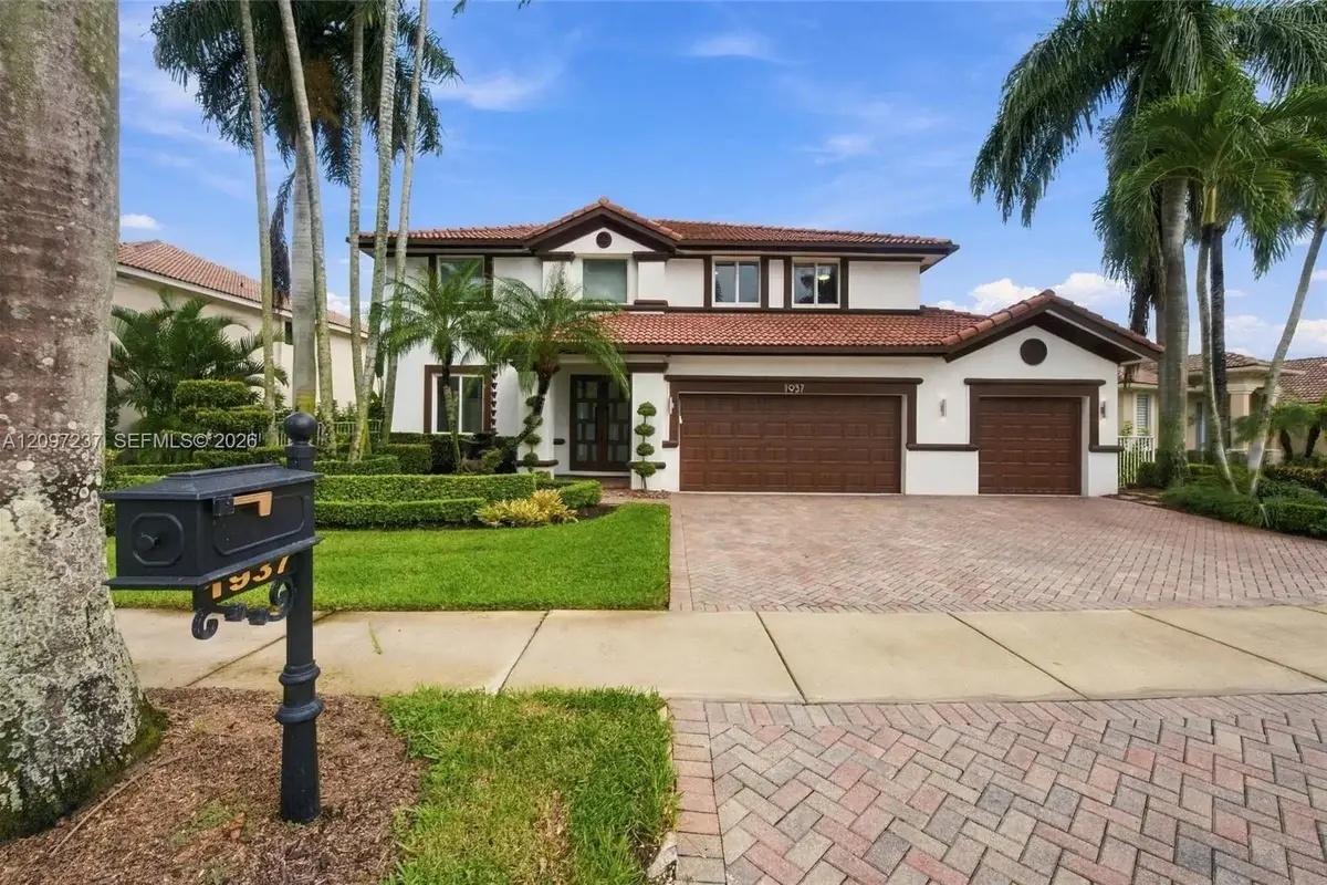 1937 Timberline Rd, Weston: photo 1 of 34
