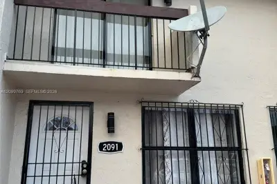 2091 W 54th Ter #37, Hialeah: photo 1 of 33