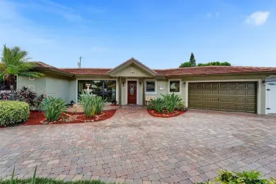 2756 NE 33rd St, Fort Lauderdale: photo 1 of 73