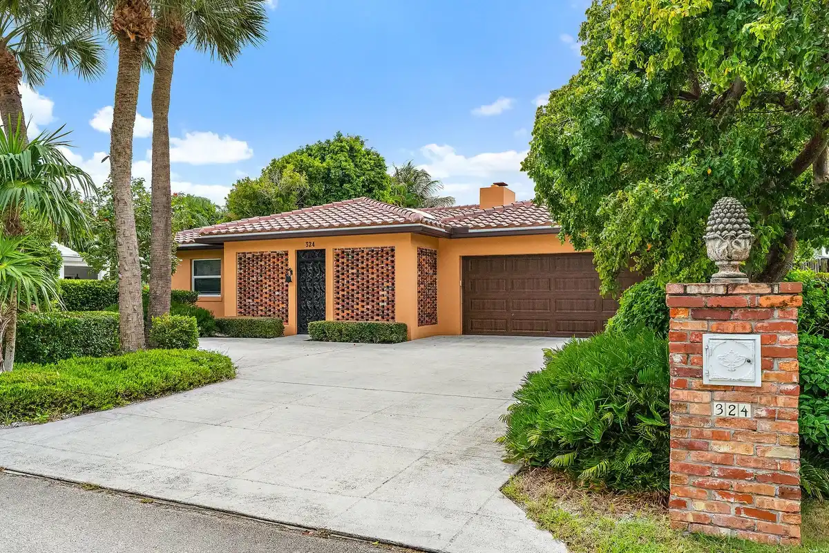 324 Sandal Ln, Palm Beach Shores: photo 1 of 59