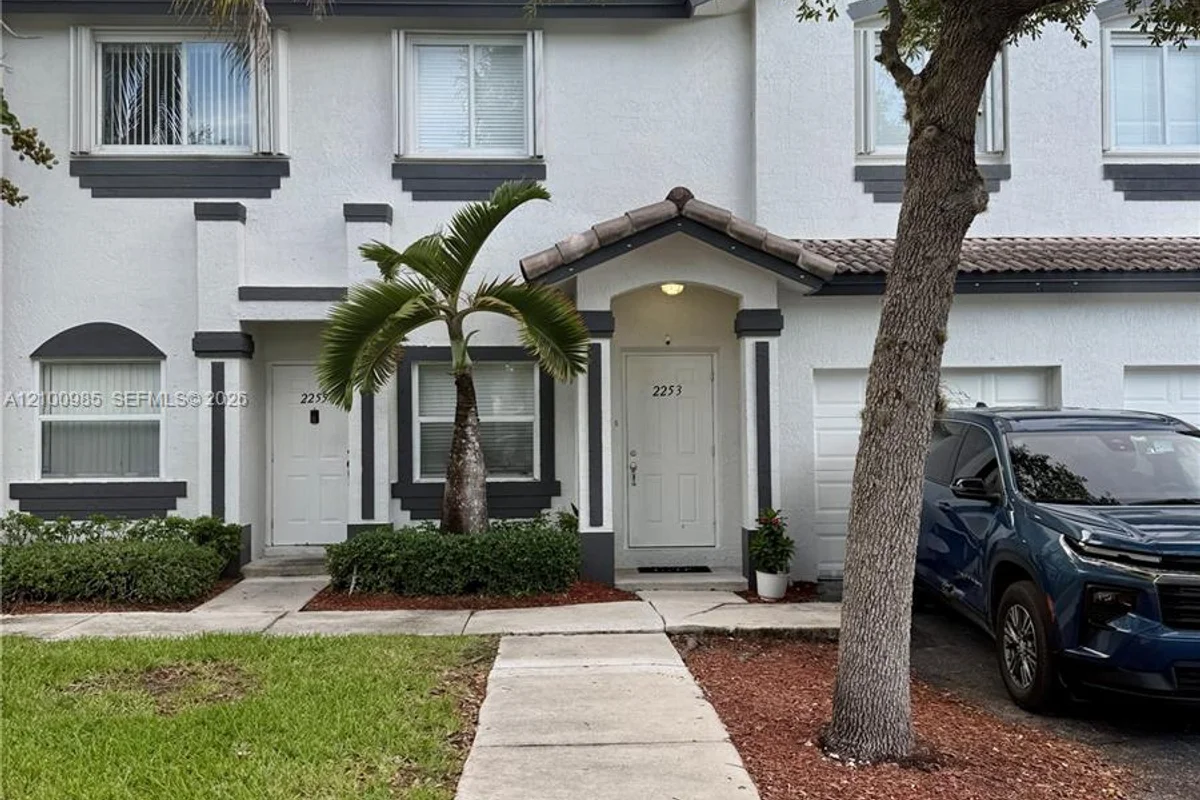 2253 SE 25th Ave, Homestead: photo 1 of 7