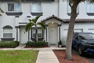 2253 SE 25th Ave, Homestead: photo 1 of 7