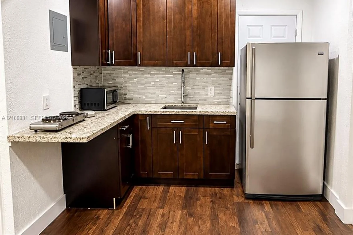63xx SW 33rd St #A, Miramar: photo 1 of 5