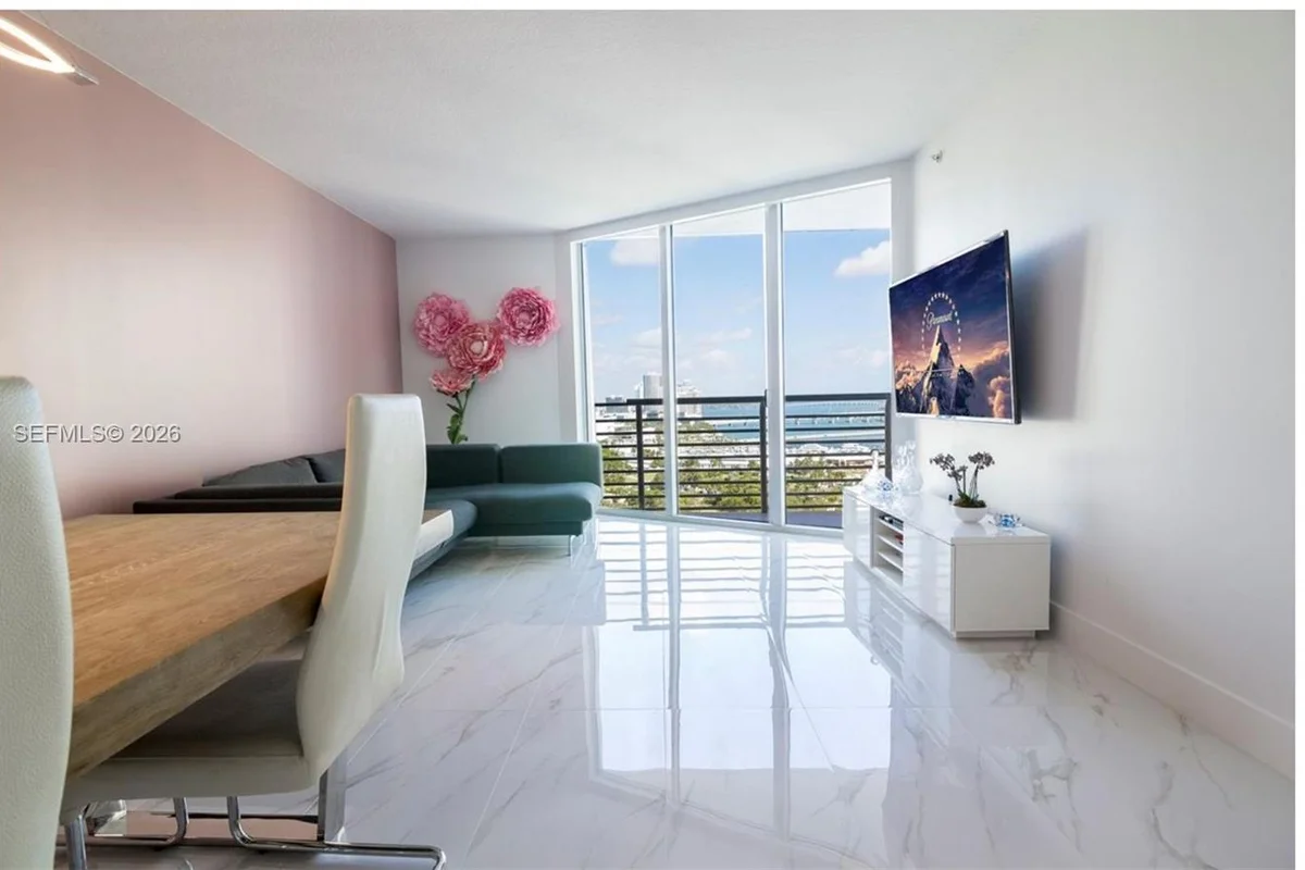 325 S Biscayne Blvd #2624, Miami: photo 1 of 9