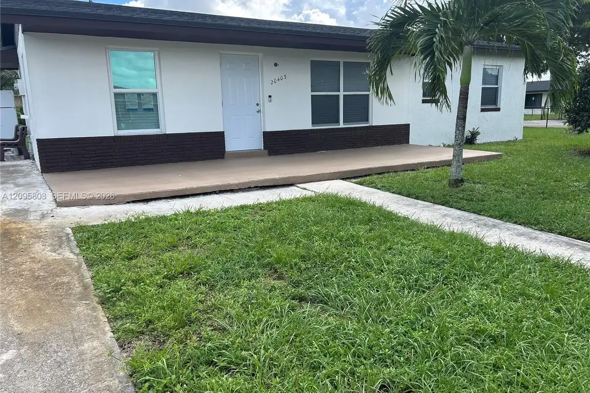 20403 NW 44th Pl, Miami Gardens: photo 1 of 25