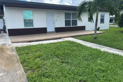 20403 NW 44th Pl, Miami Gardens: photo 1 of 25