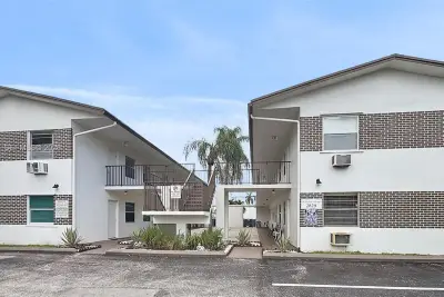 2829 Van Buren St #207, Hollywood: photo 1 of 22