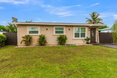 7360 Arthur St, Hollywood: photo 1 of 17