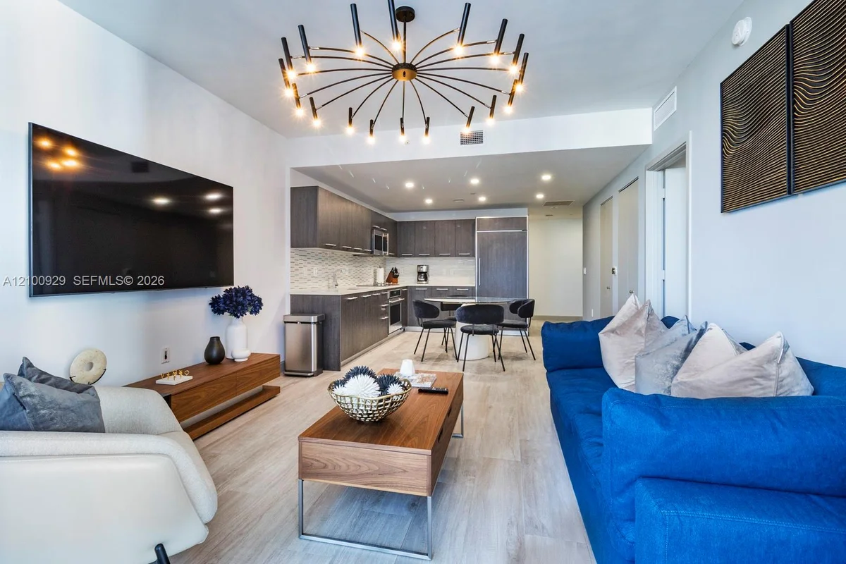 55 SW 9th St #3010, Miami: photo 1 of 15
