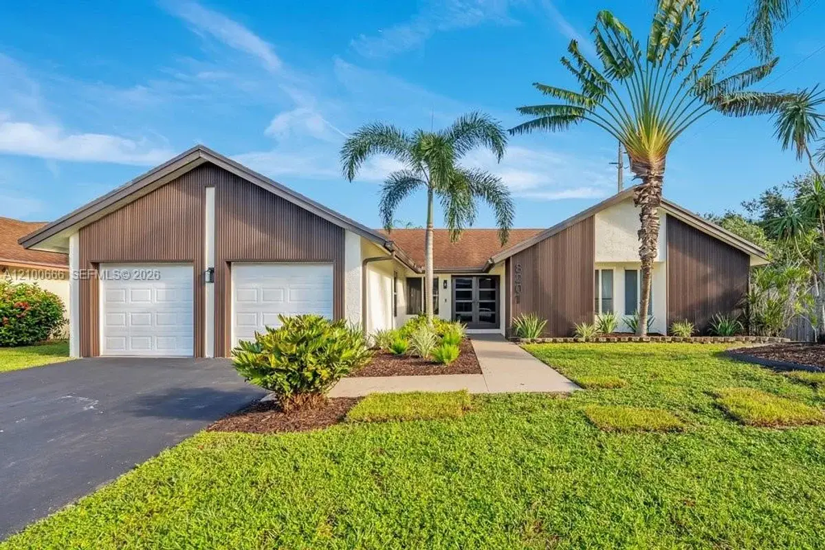 8201 NW 52nd St, Lauderhill: photo 1 of 7