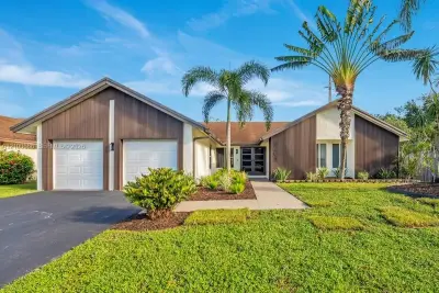 8201 NW 52nd St, Lauderhill: photo 1 of 7