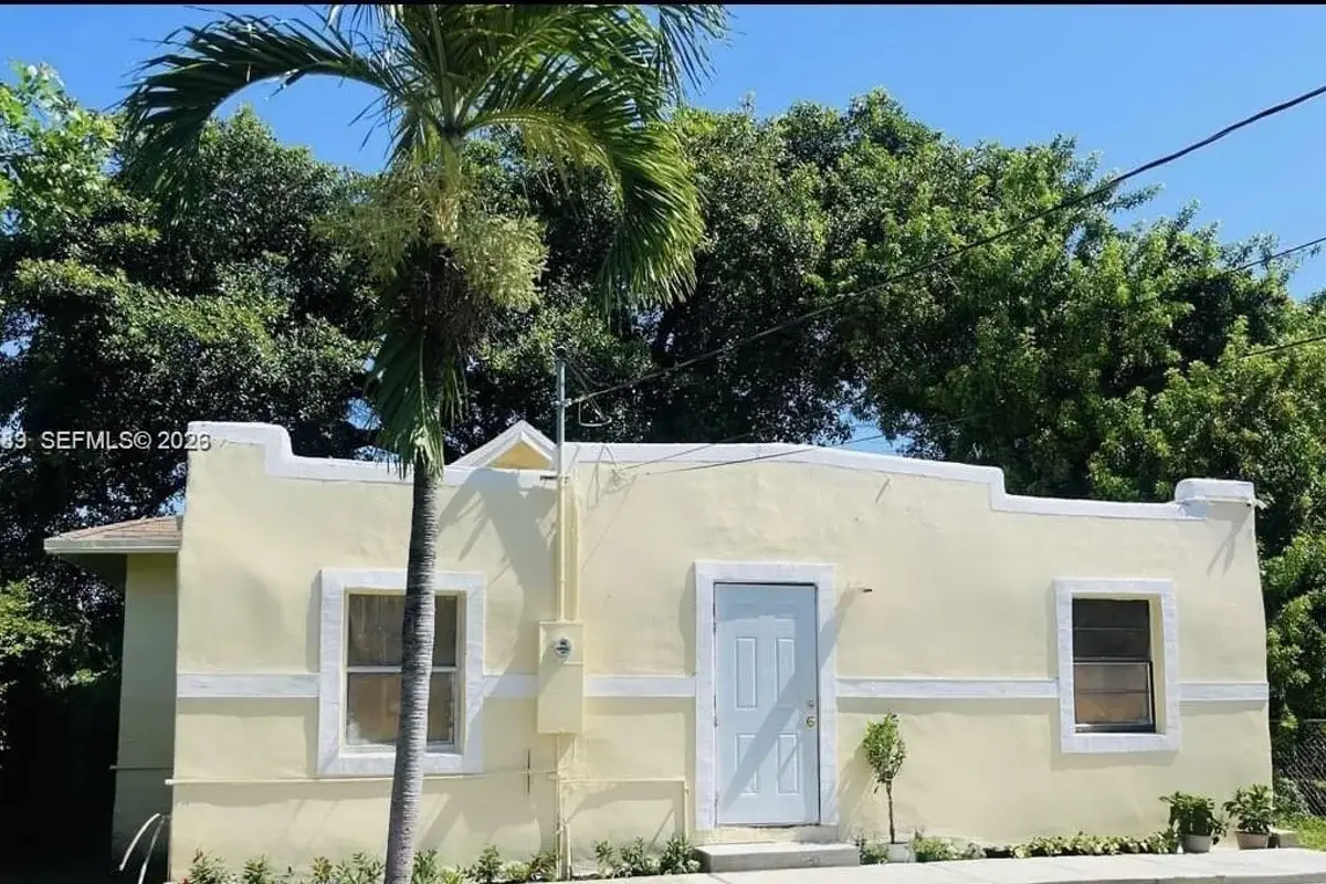 1137 NW 58th Ter, Miami: photo 1 of 8