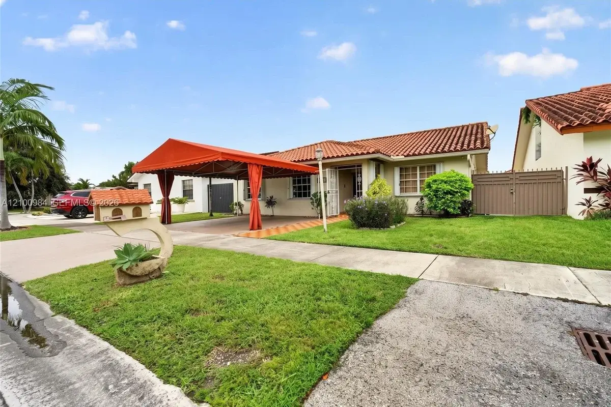 13889 SW 158th Ter, Miami: photo 1 of 60
