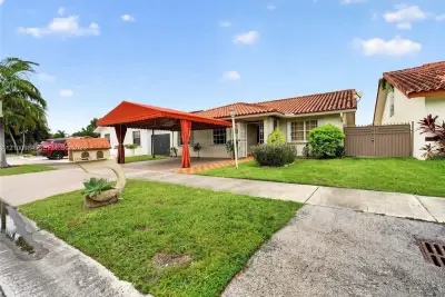 13889 SW 158th Ter, Miami: photo 1 of 60